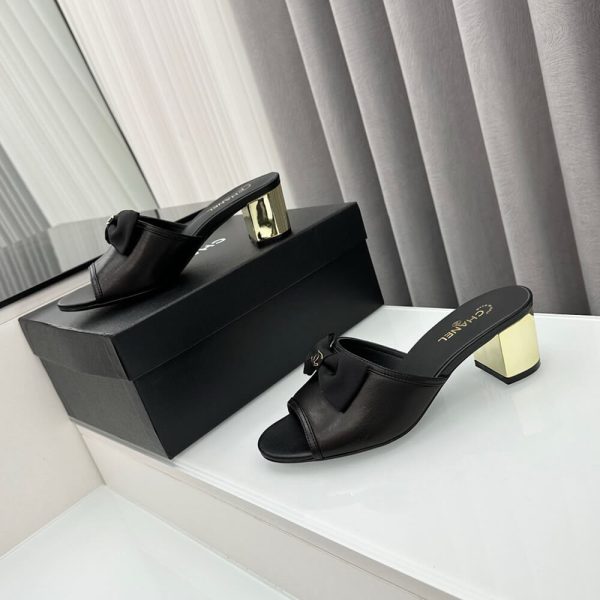 CHANEL Mules