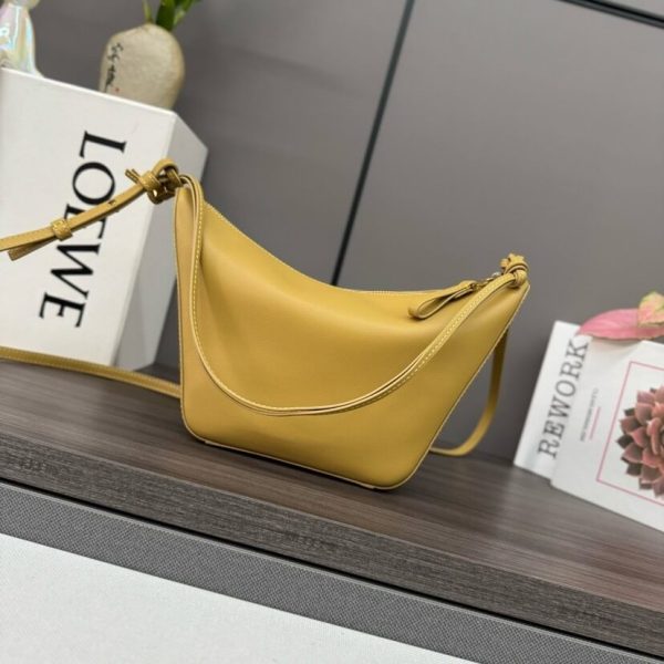 LOEWE Mini Hammock hobo in classic calfskin(HIGH-END GRADE)