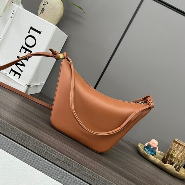 LOEWE Mini Hammock hobo in classic calfskin(HIGH-END GRADE)