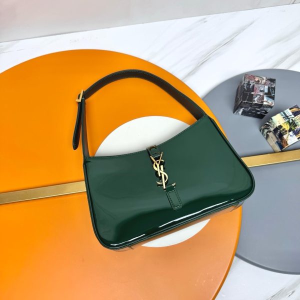 YSL le 5 à 7 in patent leather(HIGH-END GRADE)