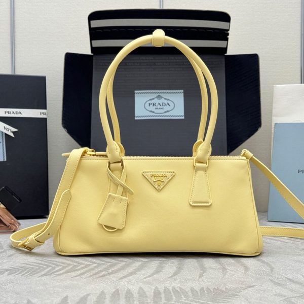 Prada Medium Prada Galleria leather bag(high-end grade)