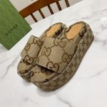 Women's platform slide sandal