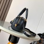 LOEWE Amazona 23 Cropped bag in nappa calfskin(HIGH-END GRADE)