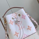 LV By the Pool NEONOE BB