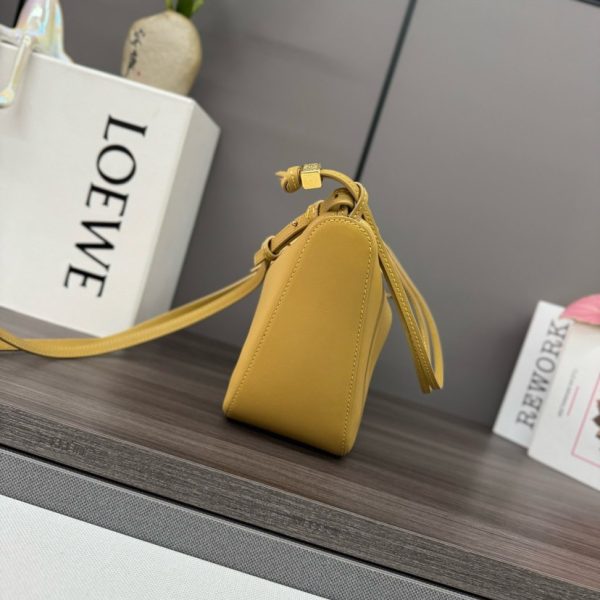 LOEWE Mini Hammock hobo in classic calfskin(HIGH-END GRADE)