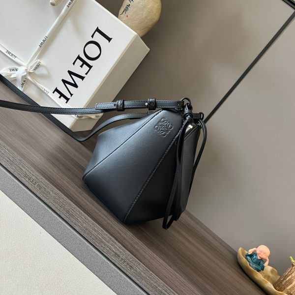 LOEWE Mini Hammock hobo in classic calfskin(HIGH-END GRADE)