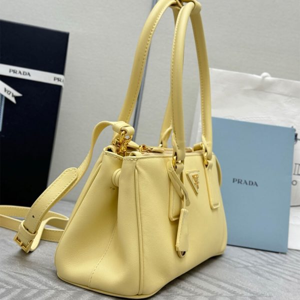 Prada Medium Prada Galleria leather bag(high-end grade)