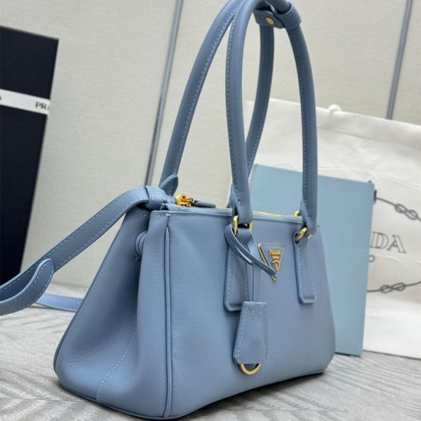 Prada Medium Prada Galleria leather bag(high-end grade)