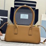 Prada Medium Prada Galleria leather bag(high-end grade)