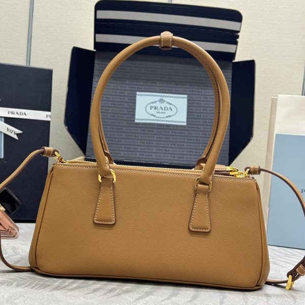 Prada Medium Prada Galleria leather bag(high-end grade)
