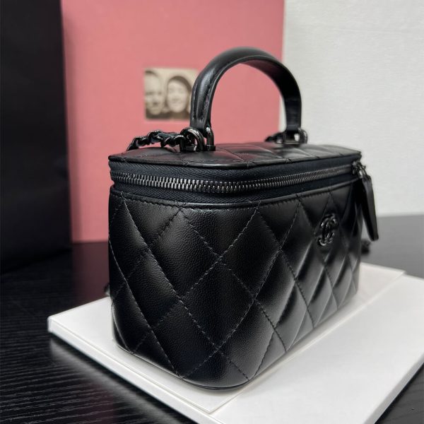 CHANEL Long Vanity with chain