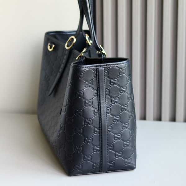 GG Emblem large tote bag