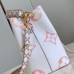 LV By the Pool NEONOE BB