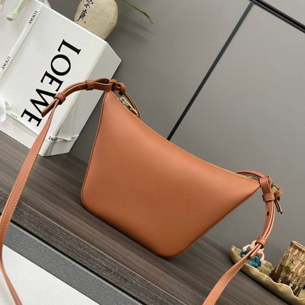 LOEWE Mini Hammock hobo in classic calfskin(HIGH-END GRADE)