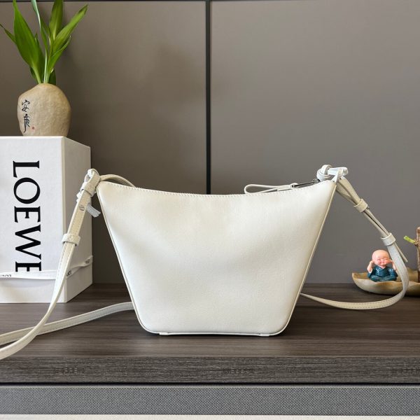LOEWE Mini Hammock hobo in classic calfskin(HIGH-END GRADE)