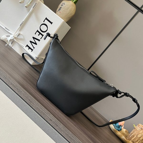 LOEWE Mini Hammock hobo in classic calfskin(HIGH-END GRADE)