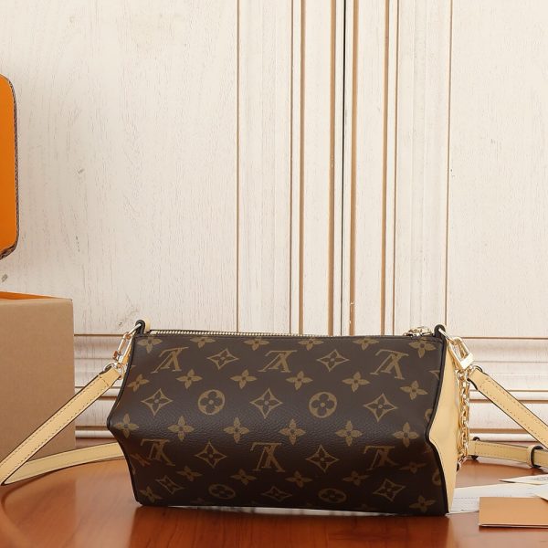 LV Bloom Pouch