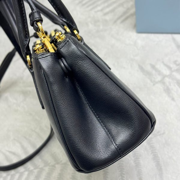 Prada Medium Prada Galleria leather bag(high-end grade)