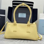 Prada Medium Prada Galleria leather bag(high-end grade)