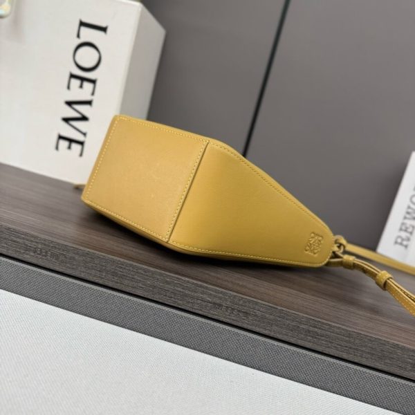 LOEWE Mini Hammock hobo in classic calfskin(HIGH-END GRADE)
