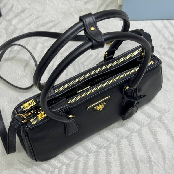 Prada Medium Prada Galleria leather bag(high-end grade)