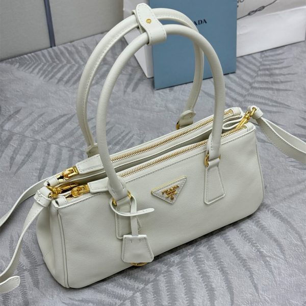 Prada Medium Prada Galleria leather bag(high-end grade)