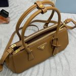 Prada Medium Prada Galleria leather bag(high-end grade)