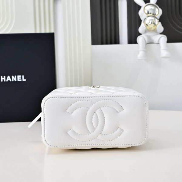 CHANEL Long Vanity with chain