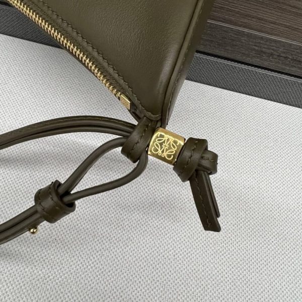 LOEWE Mini Hammock hobo in classic calfskin(HIGH-END GRADE)