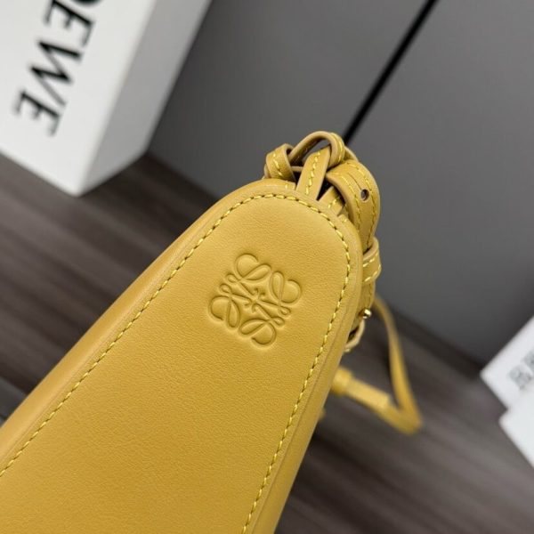 LOEWE Mini Hammock hobo in classic calfskin(HIGH-END GRADE)