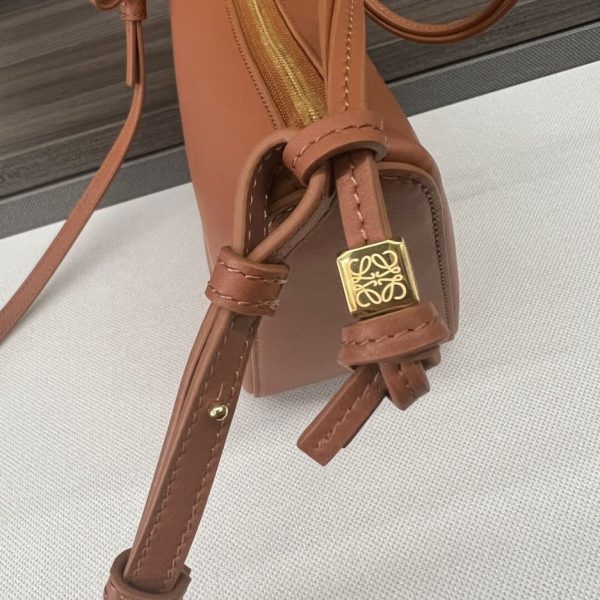LOEWE Mini Hammock hobo in classic calfskin(HIGH-END GRADE)