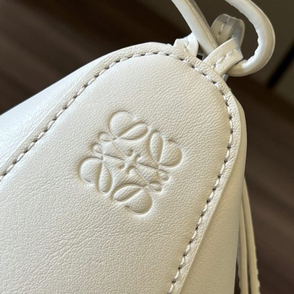 LOEWE Mini Hammock hobo in classic calfskin(HIGH-END GRADE)