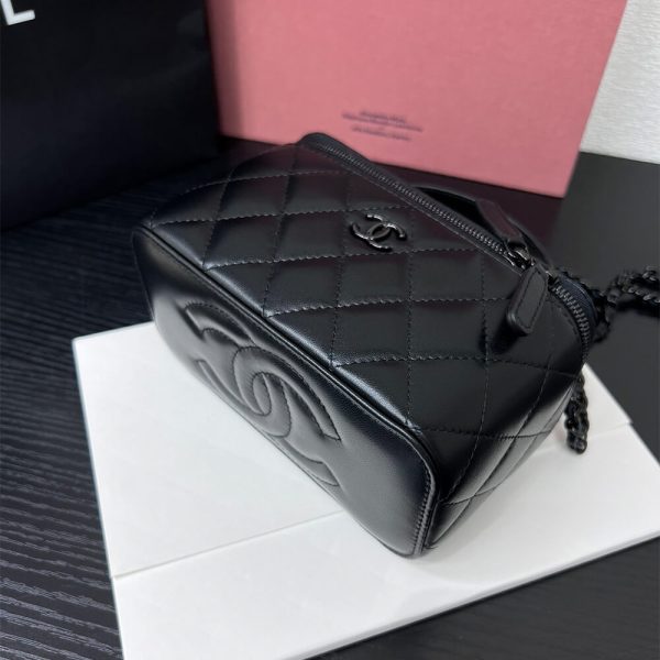 CHANEL Long Vanity with chain