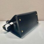 Prada Large leather tote bag(high-end grade)