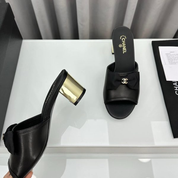 CHANEL Mules