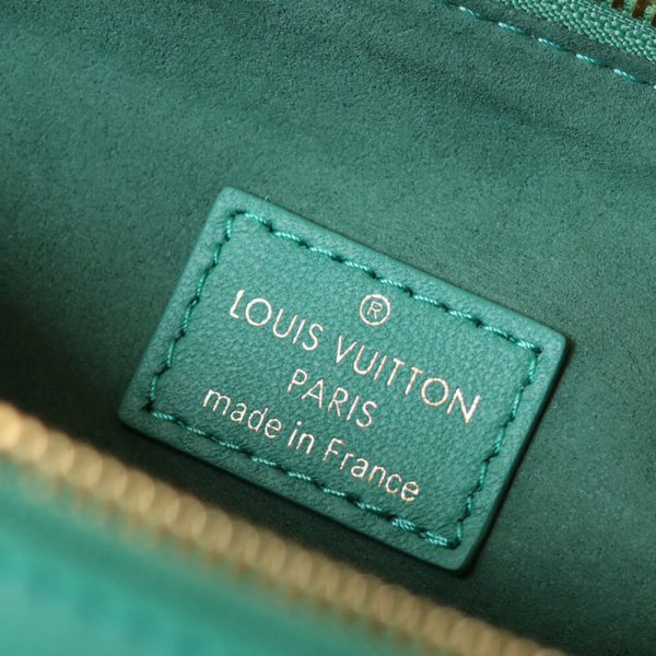 LV Coussin BB