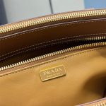 Prada Medium Prada Galleria leather bag(high-end grade)