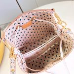 LV By the Pool NEONOE BB