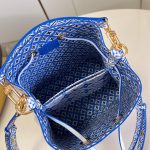 LV By the Pool NEONOE BB