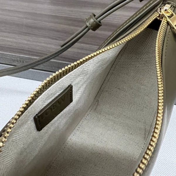 LOEWE Mini Hammock hobo in classic calfskin(HIGH-END GRADE)