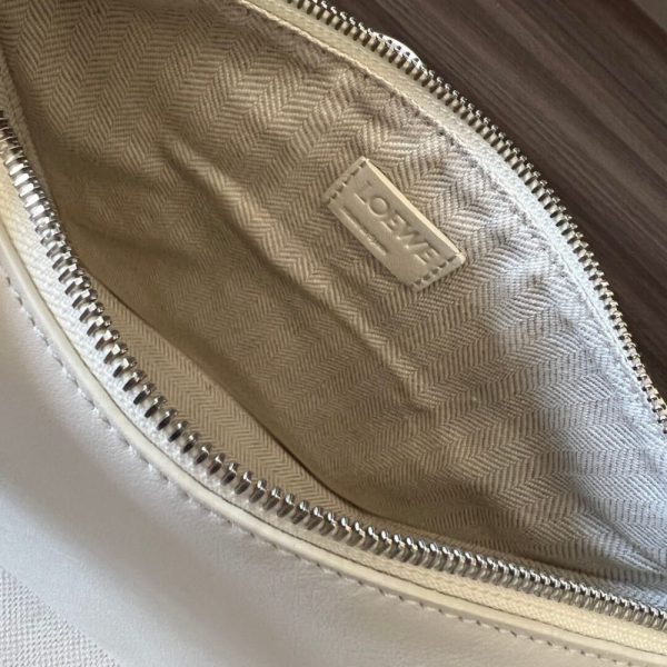 LOEWE Mini Hammock hobo in classic calfskin(HIGH-END GRADE)