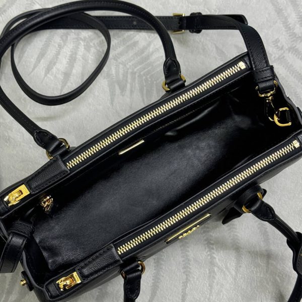 Prada Medium Prada Galleria leather bag(high-end grade)