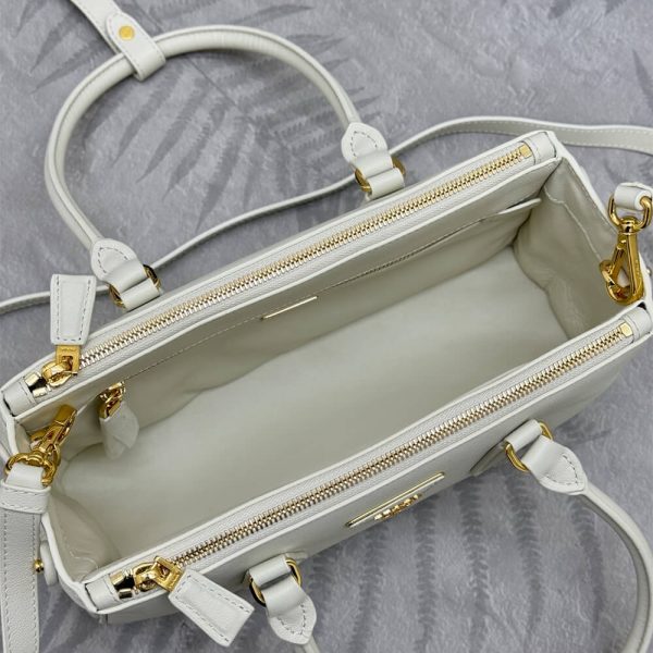 Prada Medium Prada Galleria leather bag(high-end grade)