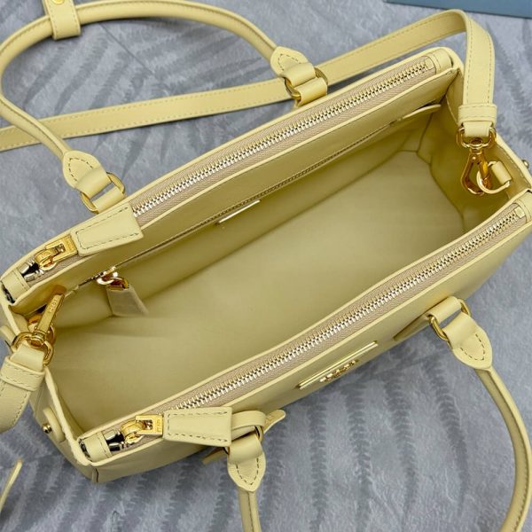 Prada Medium Prada Galleria leather bag(high-end grade)