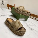 Women's platform slide sandal